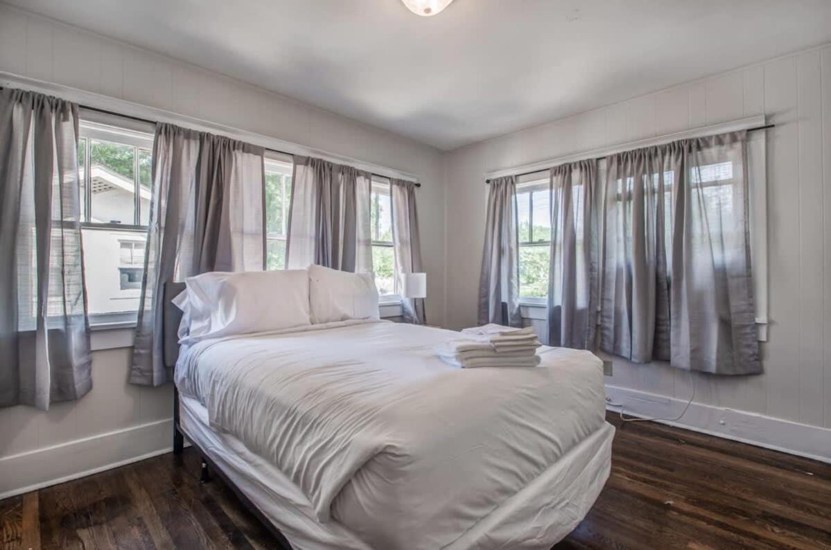 The Binghampton Bungalow- Mins To Zoo Holiday home