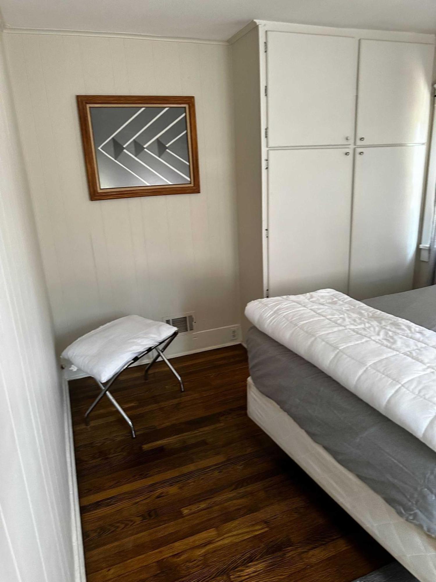 The Binghampton Bungalow- Mins To Zoo Holiday home